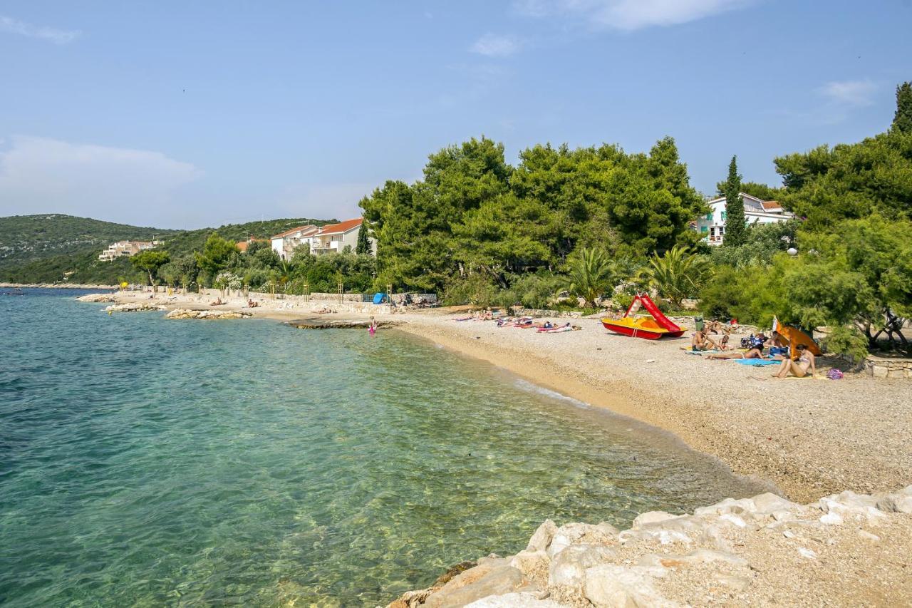 Apartments By The Sea Maslinica, Solta - 14748 Zewnętrze zdjęcie